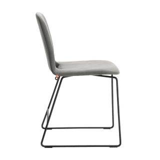 Chaise Mobitec Pamp C1010 en tissu gris, piètement luge, vue de profil