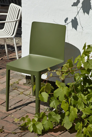 Elementary chair