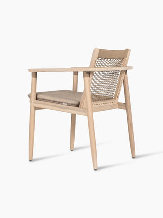 Chaise de repas Vincent Sheppard David en teck vieilli avec coussin, vue de trois-quarts