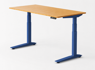 Jaswig elektrisch zit-sta bureau met bamboe blad en blauw onderstel met driekolomspoot